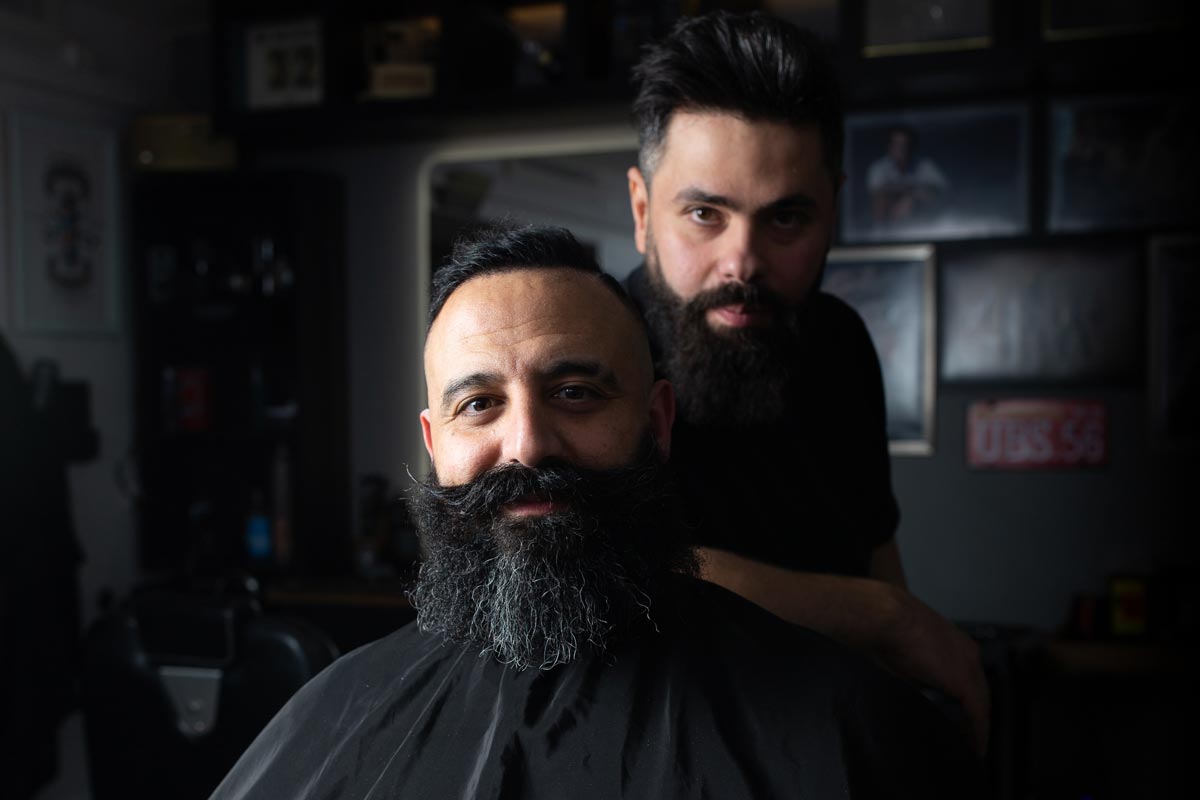 Sam är barberare hos Sams Hair & Barber i Kungsbacka.